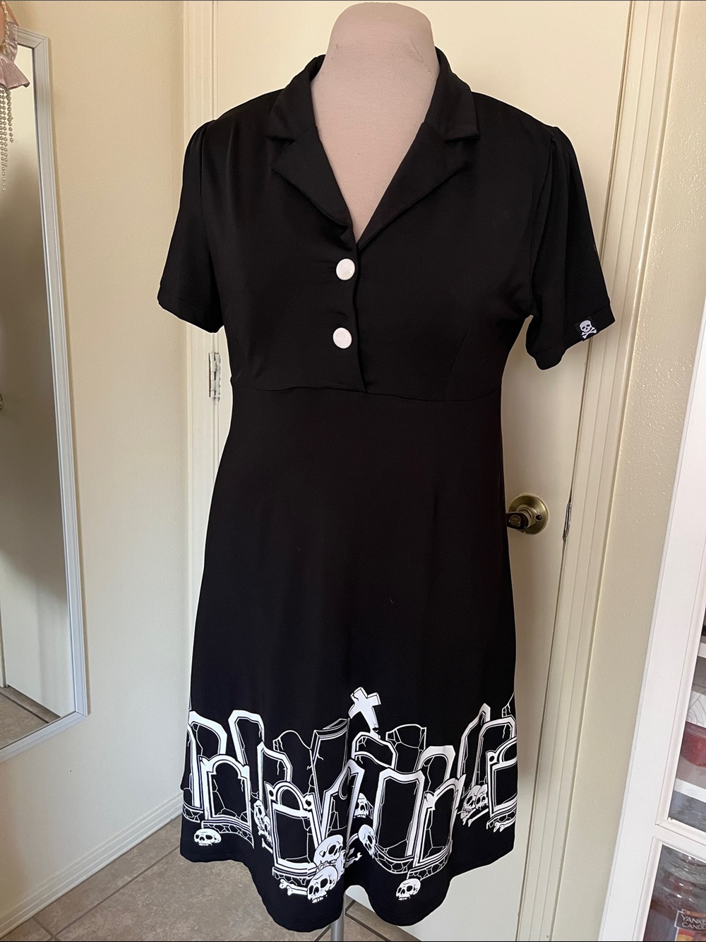 Sourpuss Black Short-Sleeve Dress Graveyard Print XL